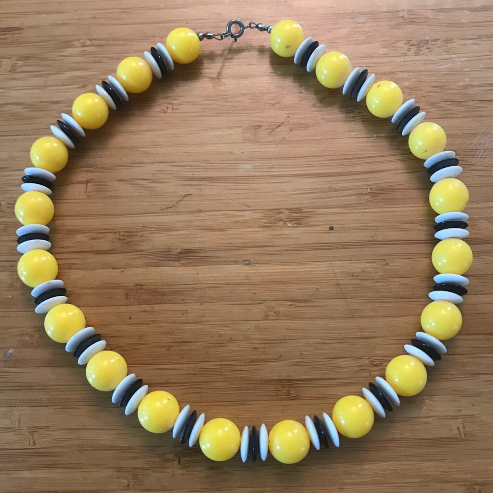 Vintage yellow, black & white chunky lucite beaded necklace